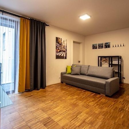 Modern Apartment With Balcony And Garage Prag Eksteriør billede